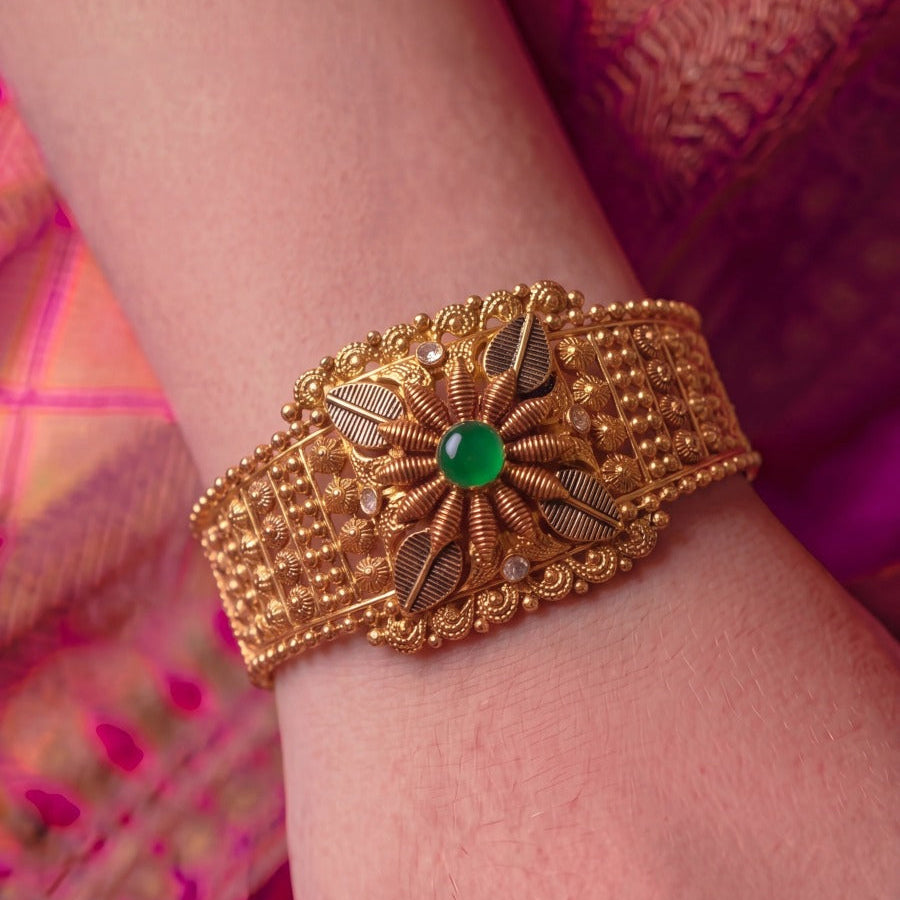 Charming Design Gold Plated Crystal Stones Bangle for Girls/Women