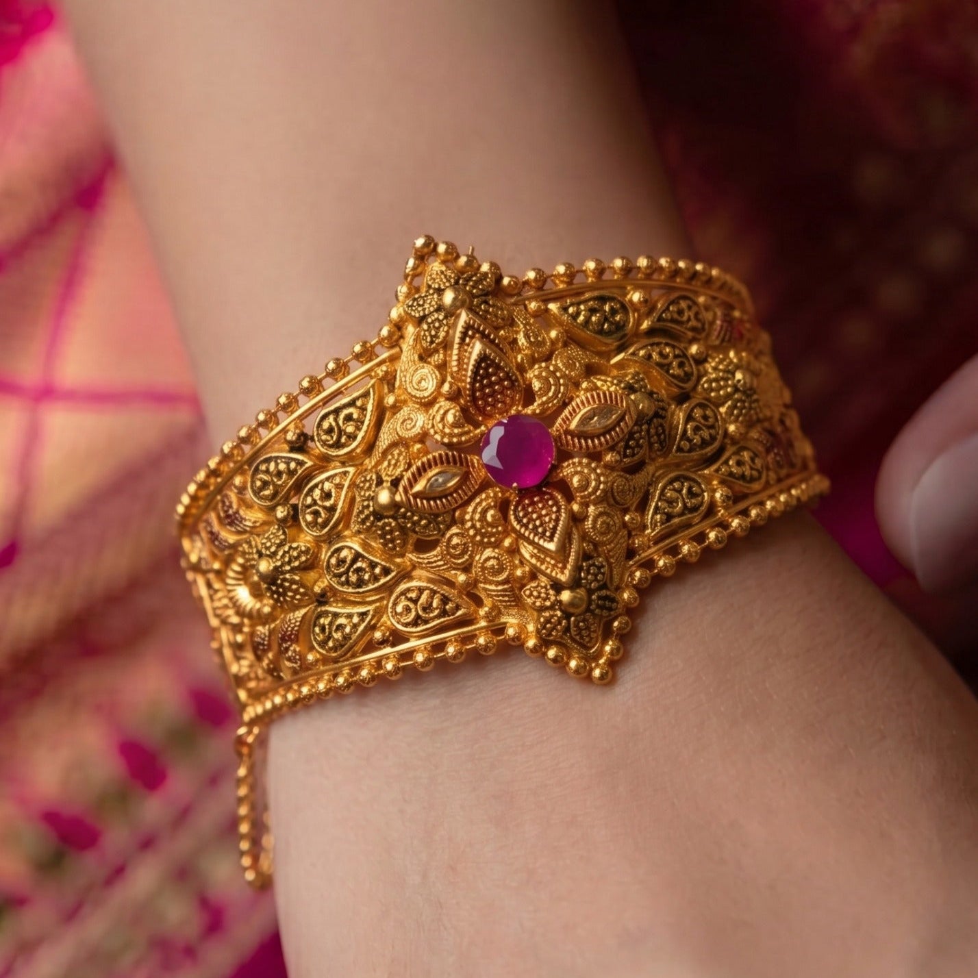 Dazzling Design Gold Plated Crystal Stones Bangle for Girls/Women