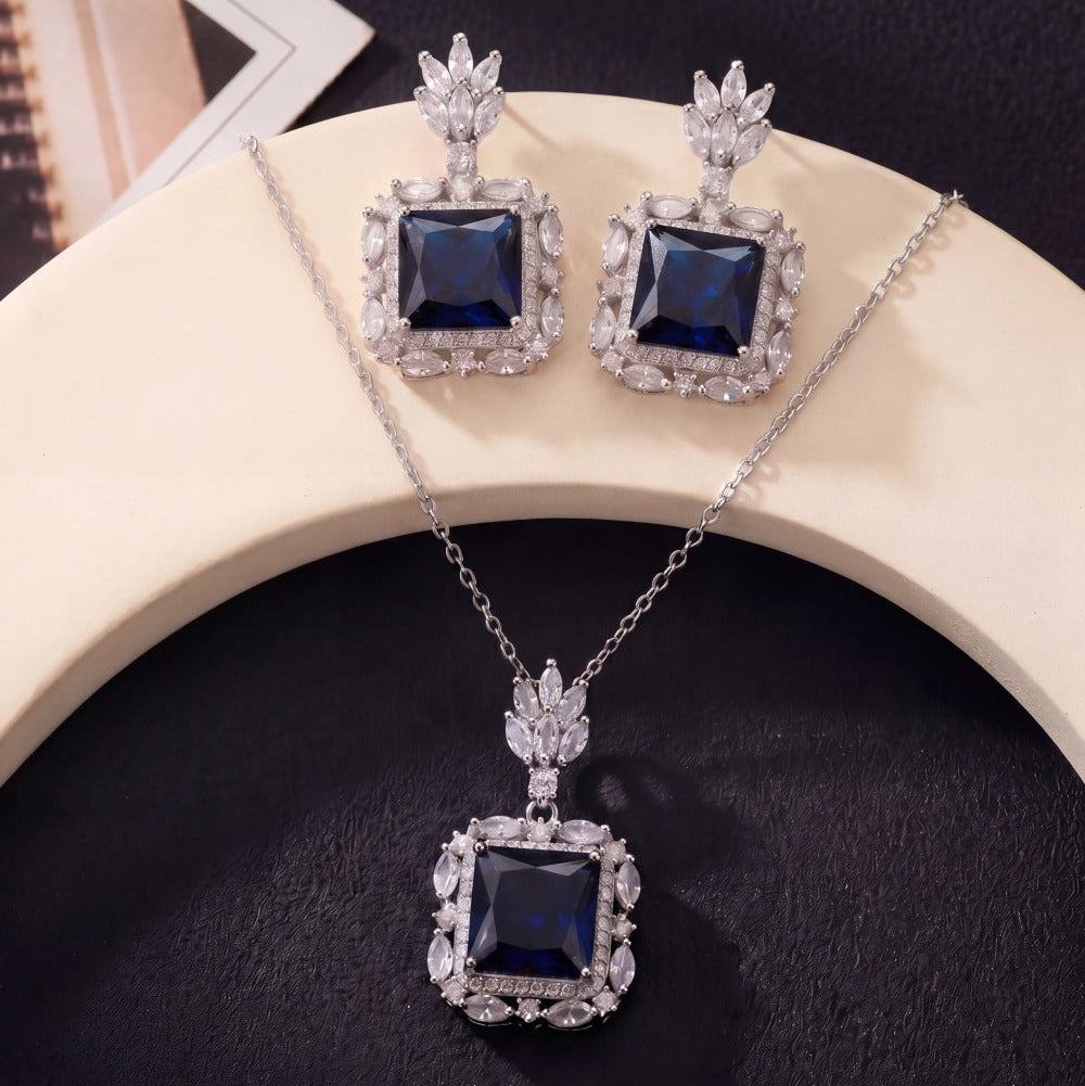 Beautiful Design Silver Plated Crystal Stones Necklace Set For Girls/women