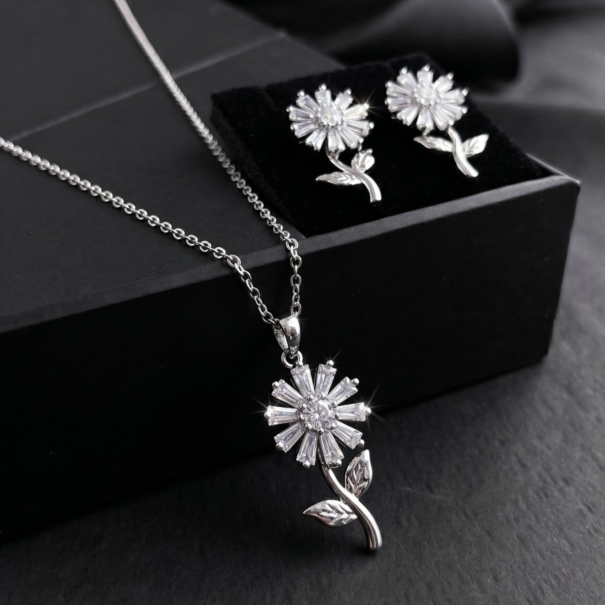 Luxury Flower Design Crystal Stones Necklace Set For Girls/women
