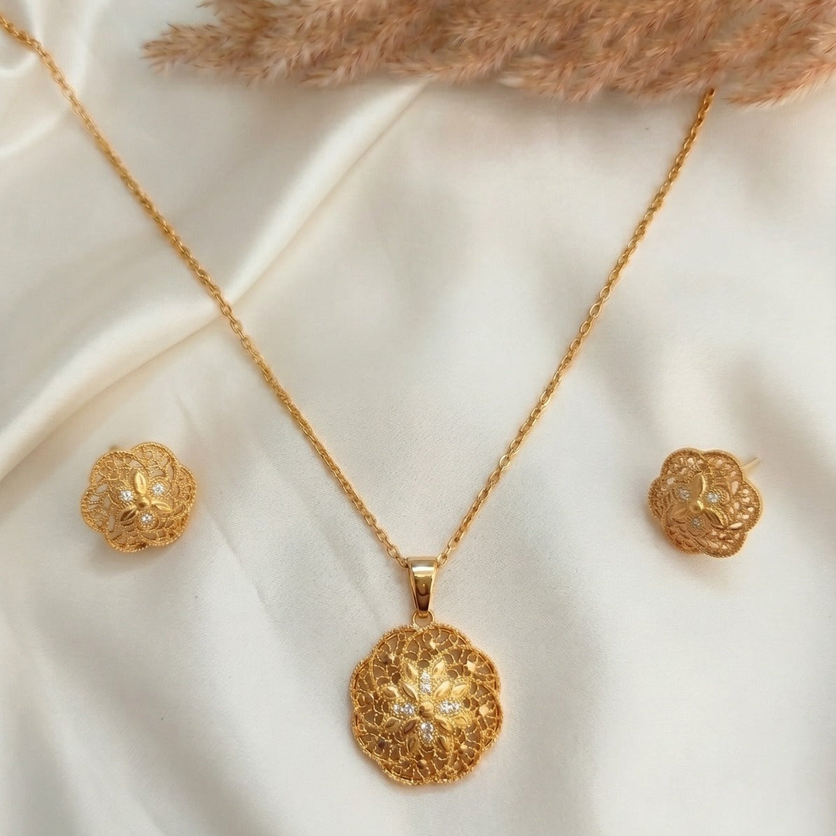 Sparkling Design Gold Plated Crystal Stones Necklace Set For Girls/women