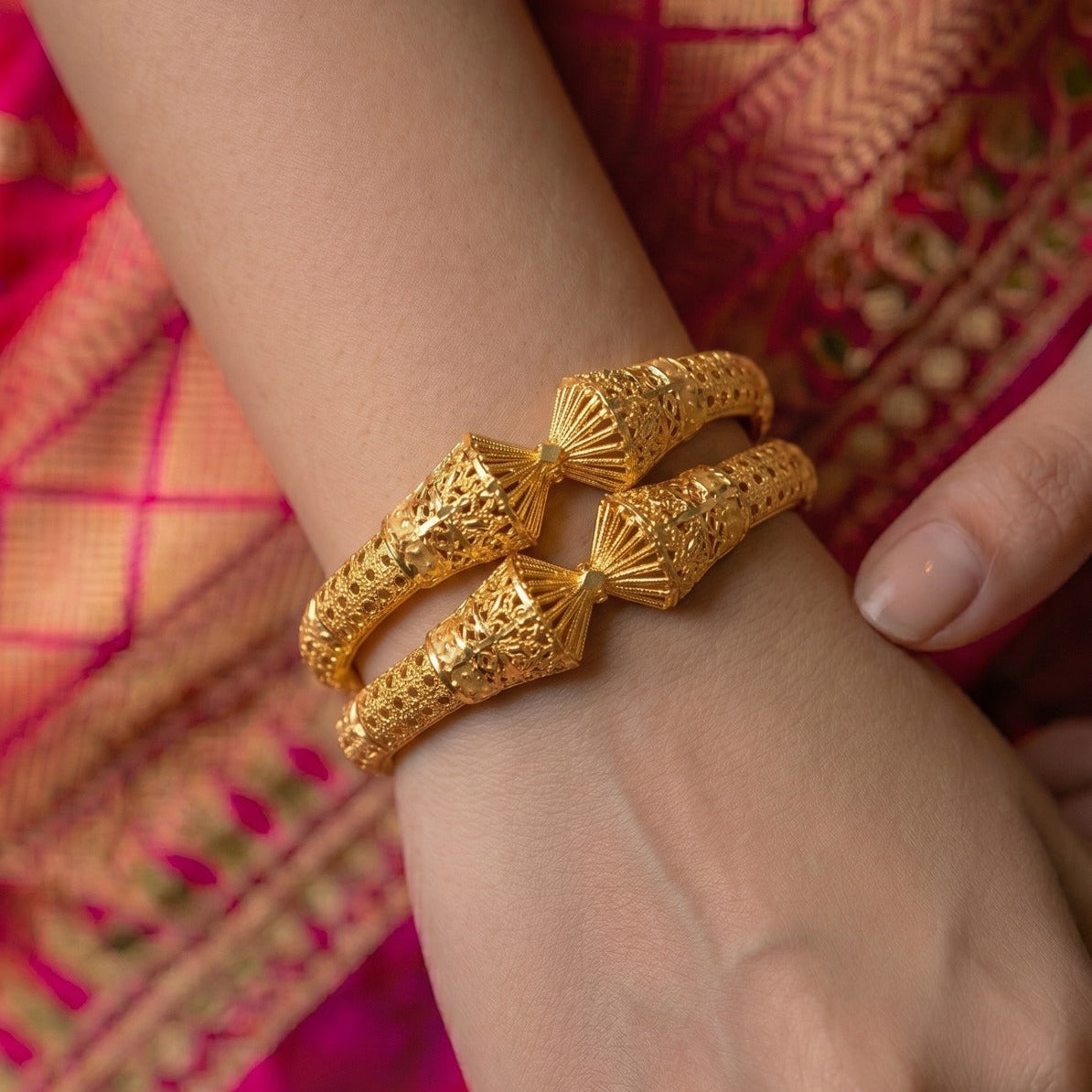 Luxury Unique Design Gold Plated 2pc Bangle Set For Girls/women