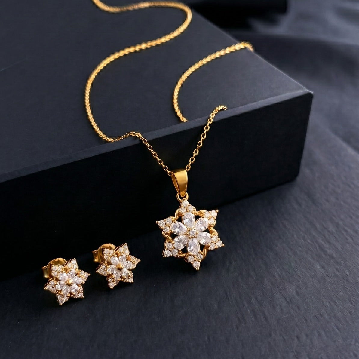 Charming Unique Design Crystal Stones Necklace Set For Girls/women