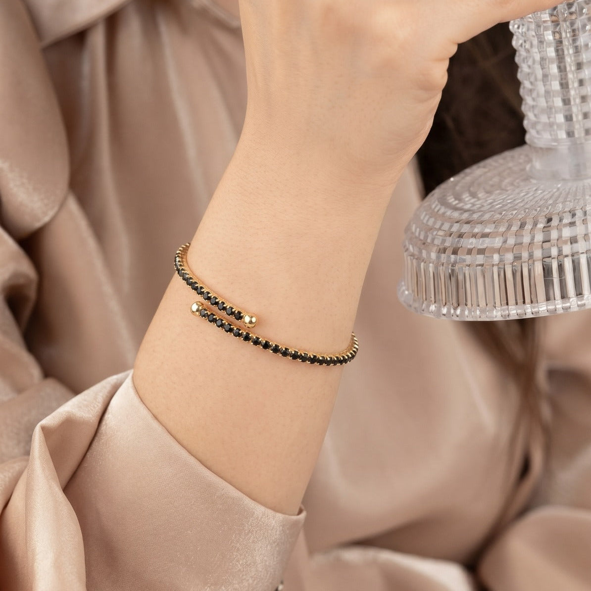 Gorgeous Design Gold Plated Crystal Stones Bracelet For Girls/Women