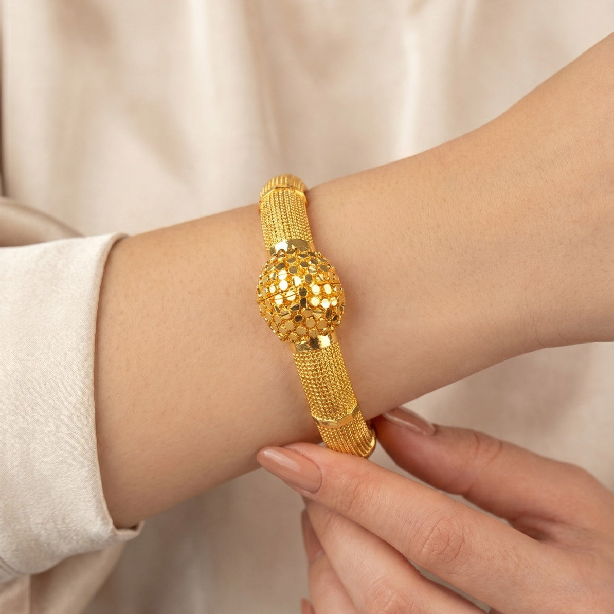 Luminous Unique Design Gold Plated Bangle for Girls/Women