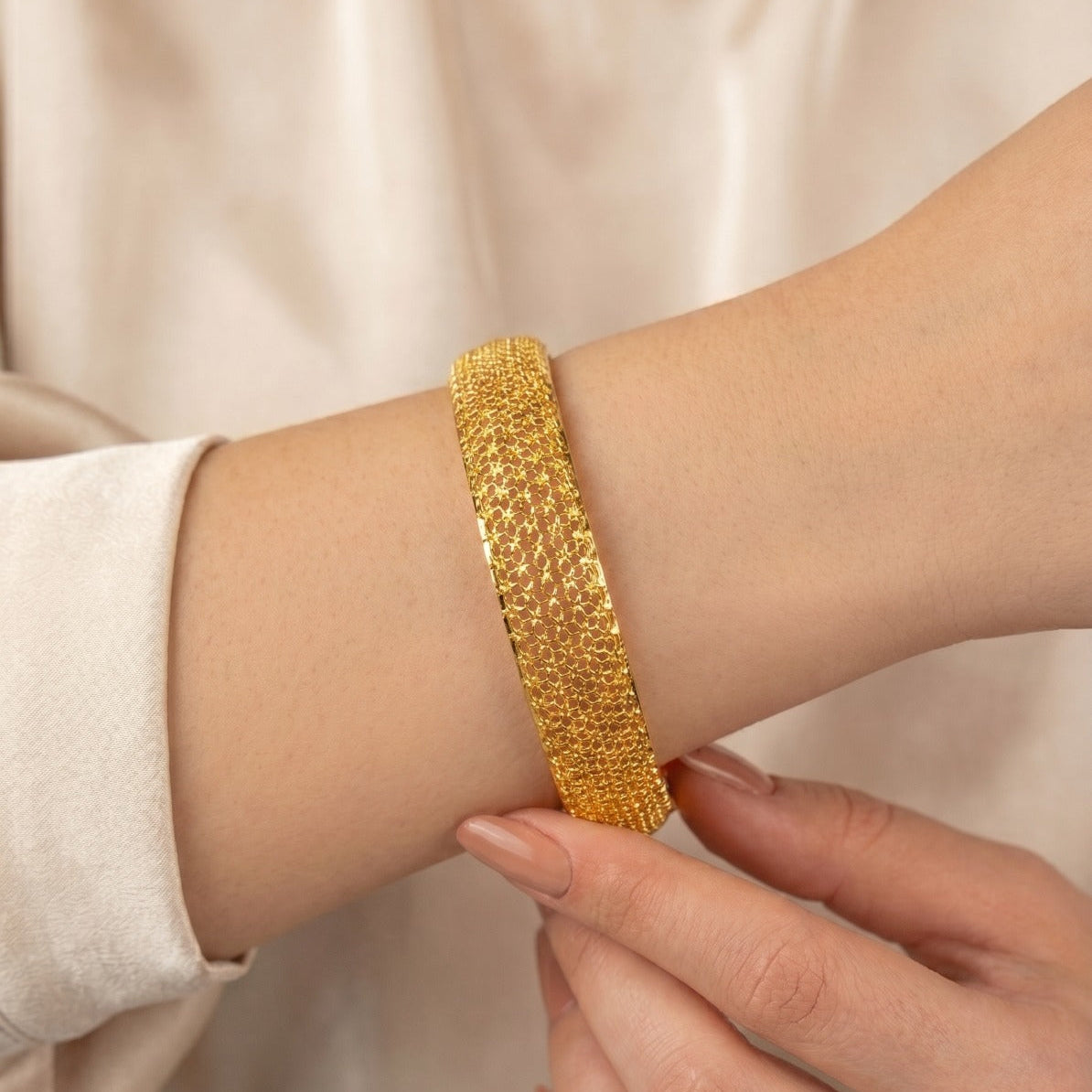 Glamorous Unique Design Gold Plated Bangle for Girls/Women