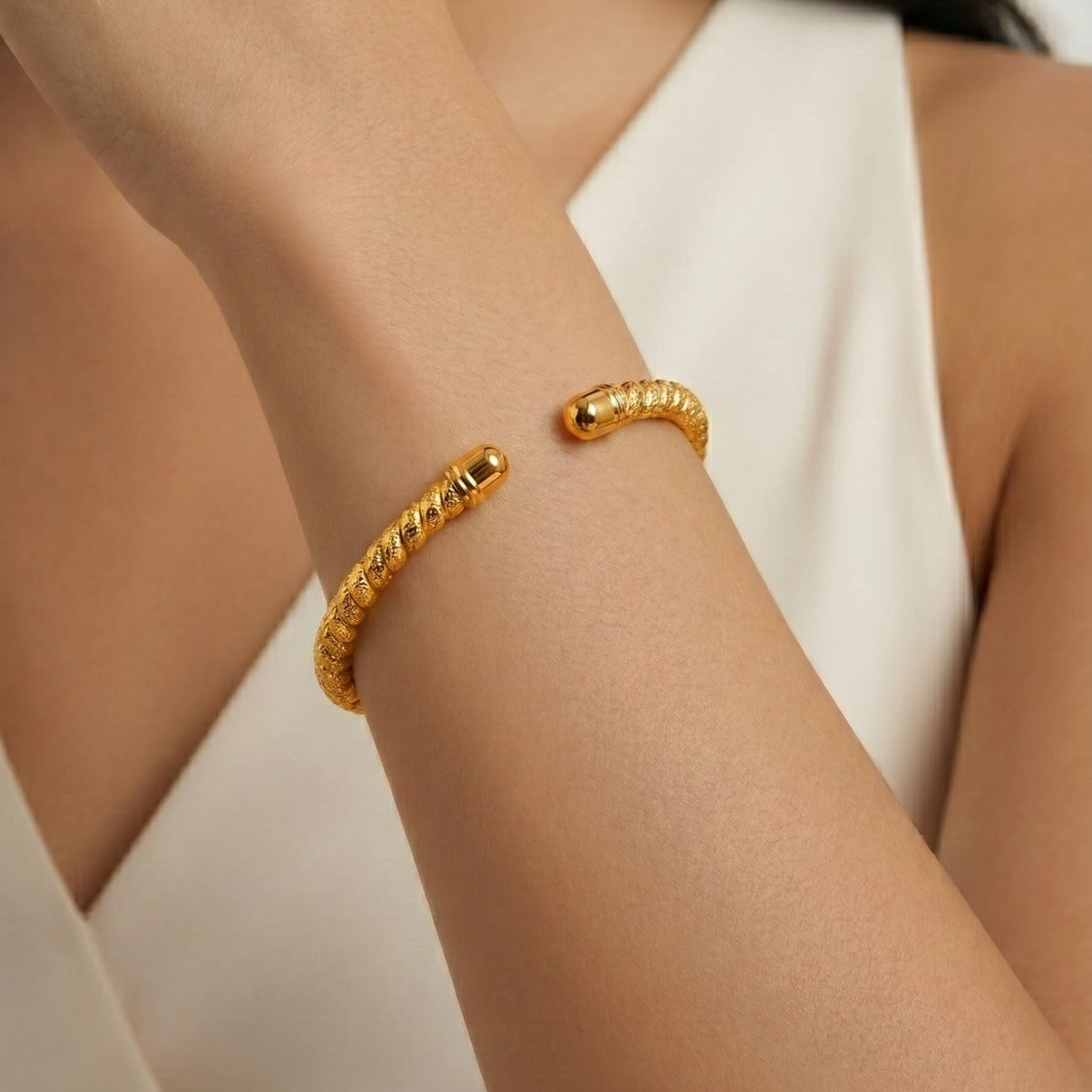 Luxury Unique Design Gold Plated Bangle for Girls/Women
