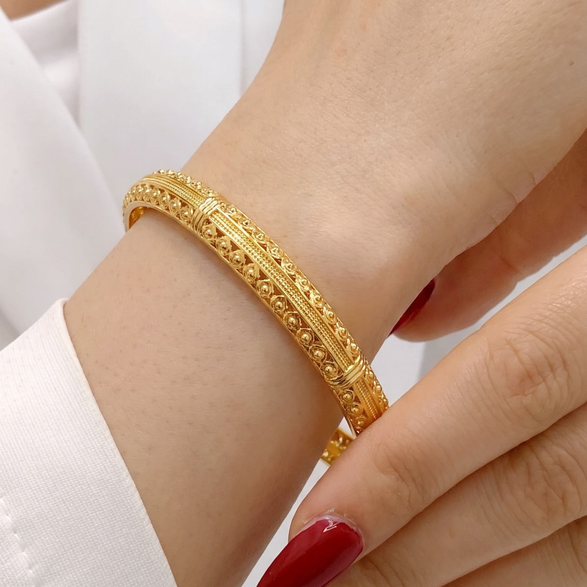 Glamorous Unique Design Gold Plated Bangle For Girls/Women
