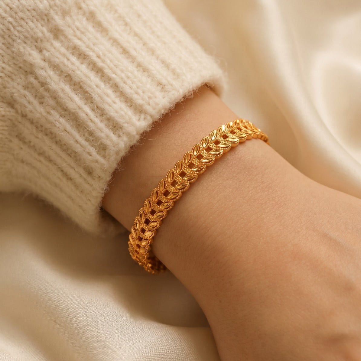 Charming Unique Design Gold Plated Bangle For Girls/Women