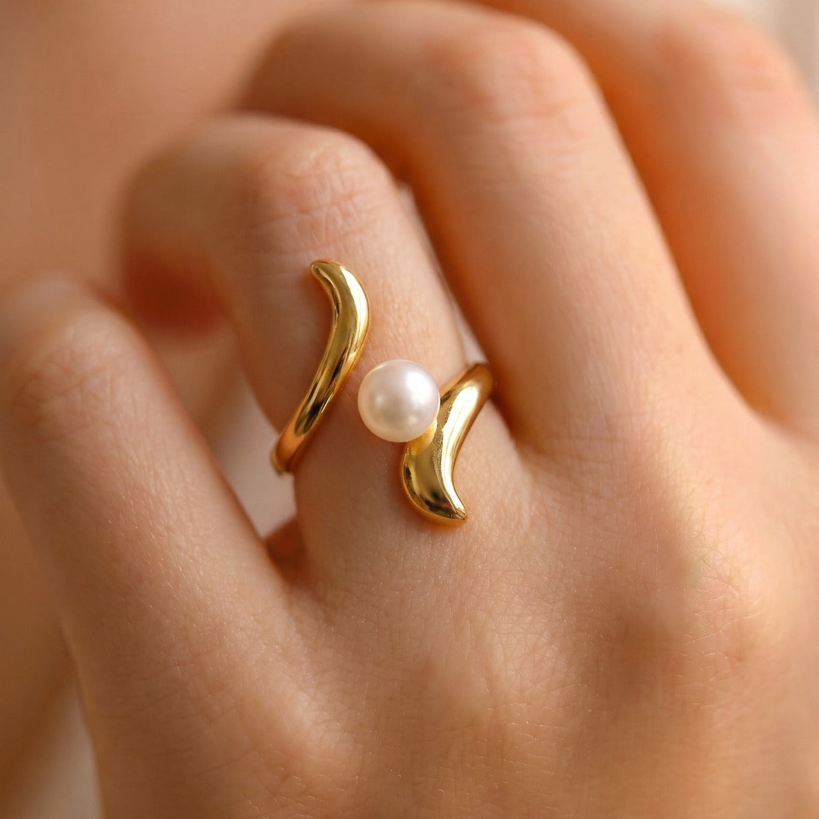 Dazzling Unique Design Gold Plated Pearl Ring For Girls/Women
