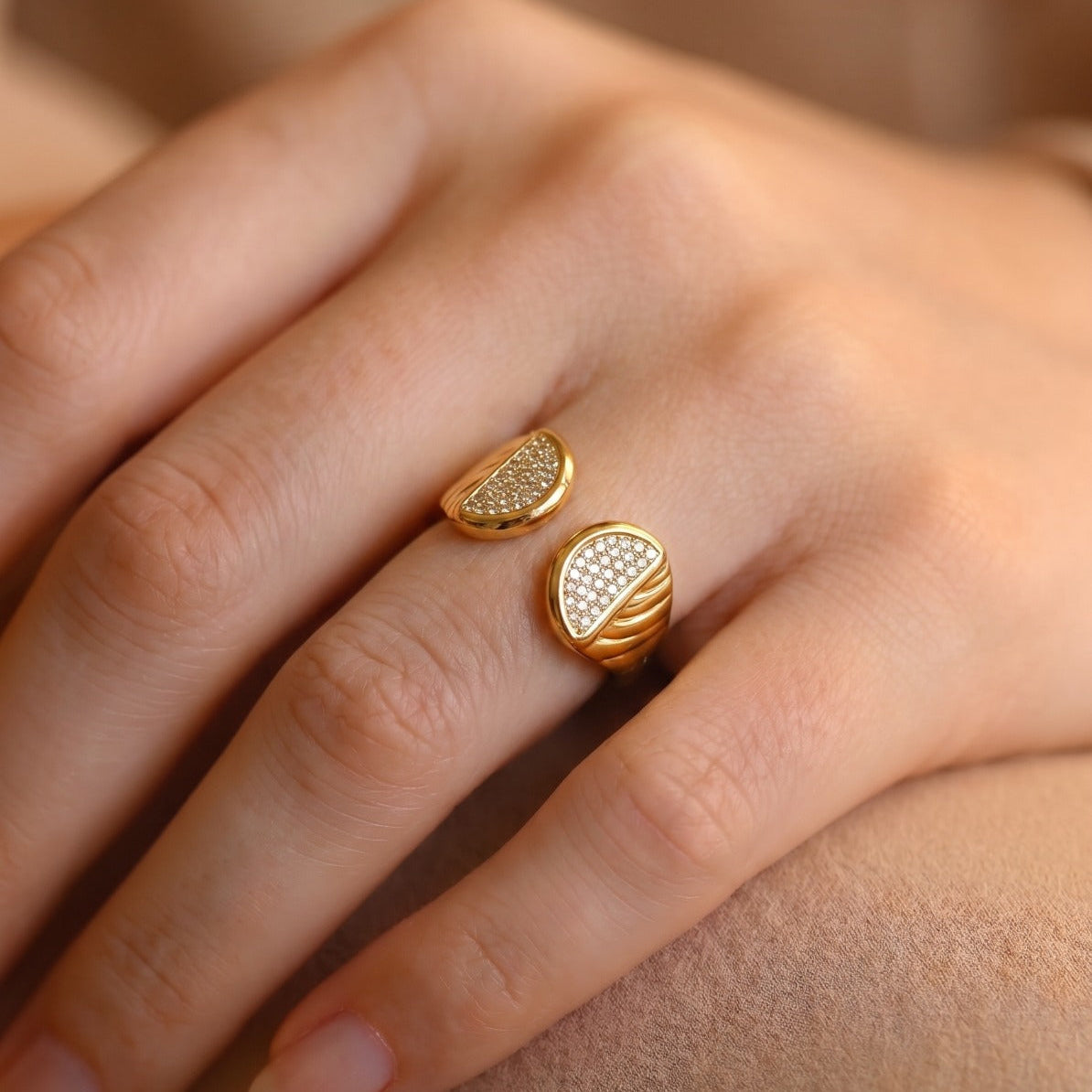 Fancy Unique Design Gold Plated Crystal Stones Ring For Girls/Women