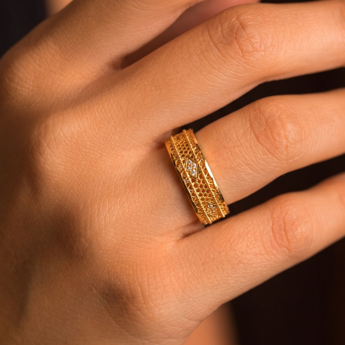 Beautiful Design Gold Plated Crystal Stones Ring For Girls/Women