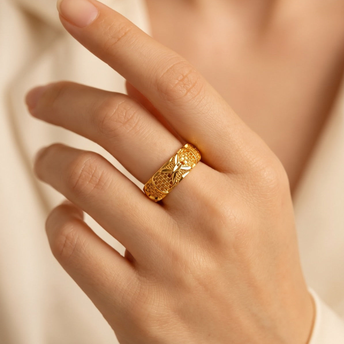 Fancy Design Gold Plated Crystal Stones Ring For Girls/Women