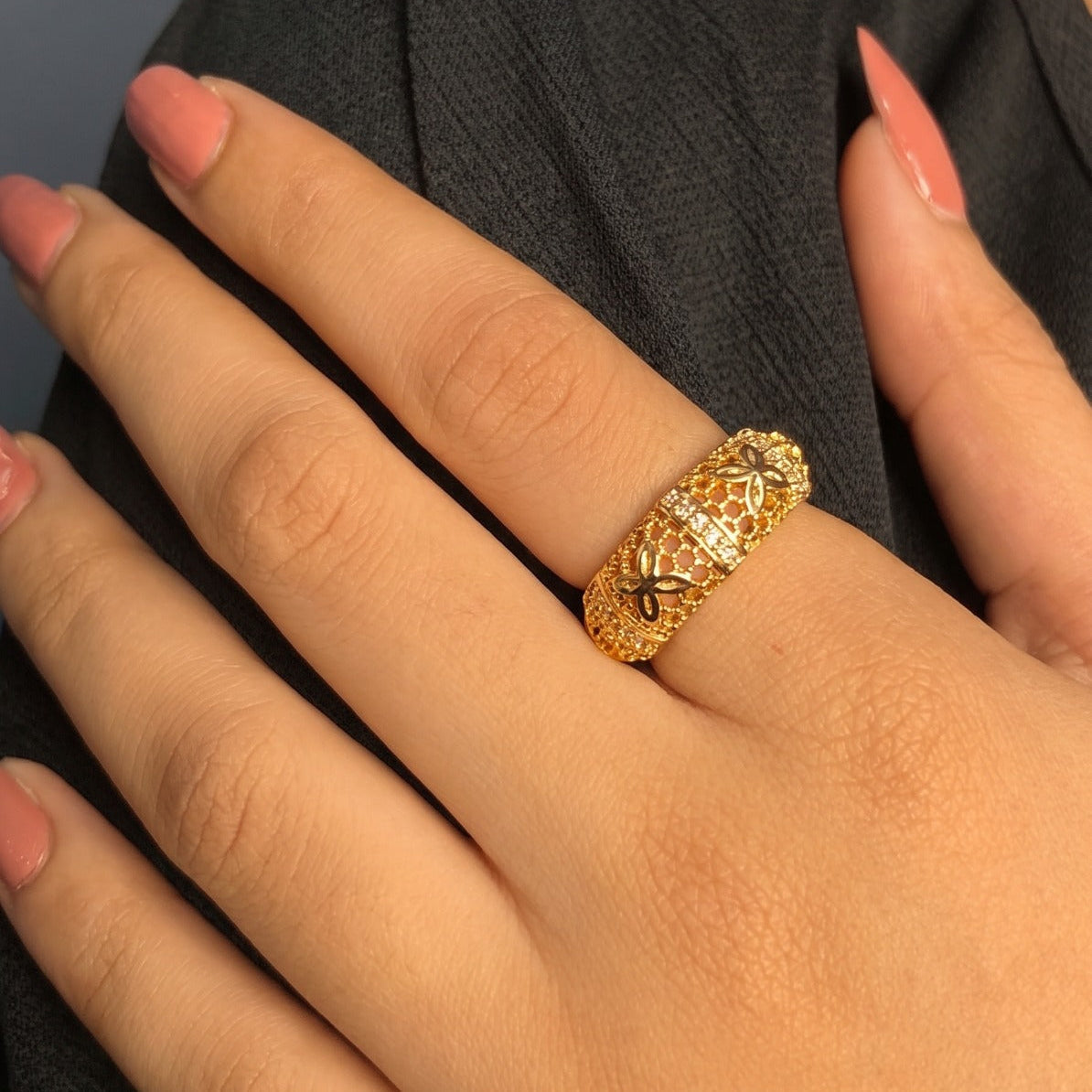 Sparkling Design Gold Plated Crystal Stones Ring For Girls/Women