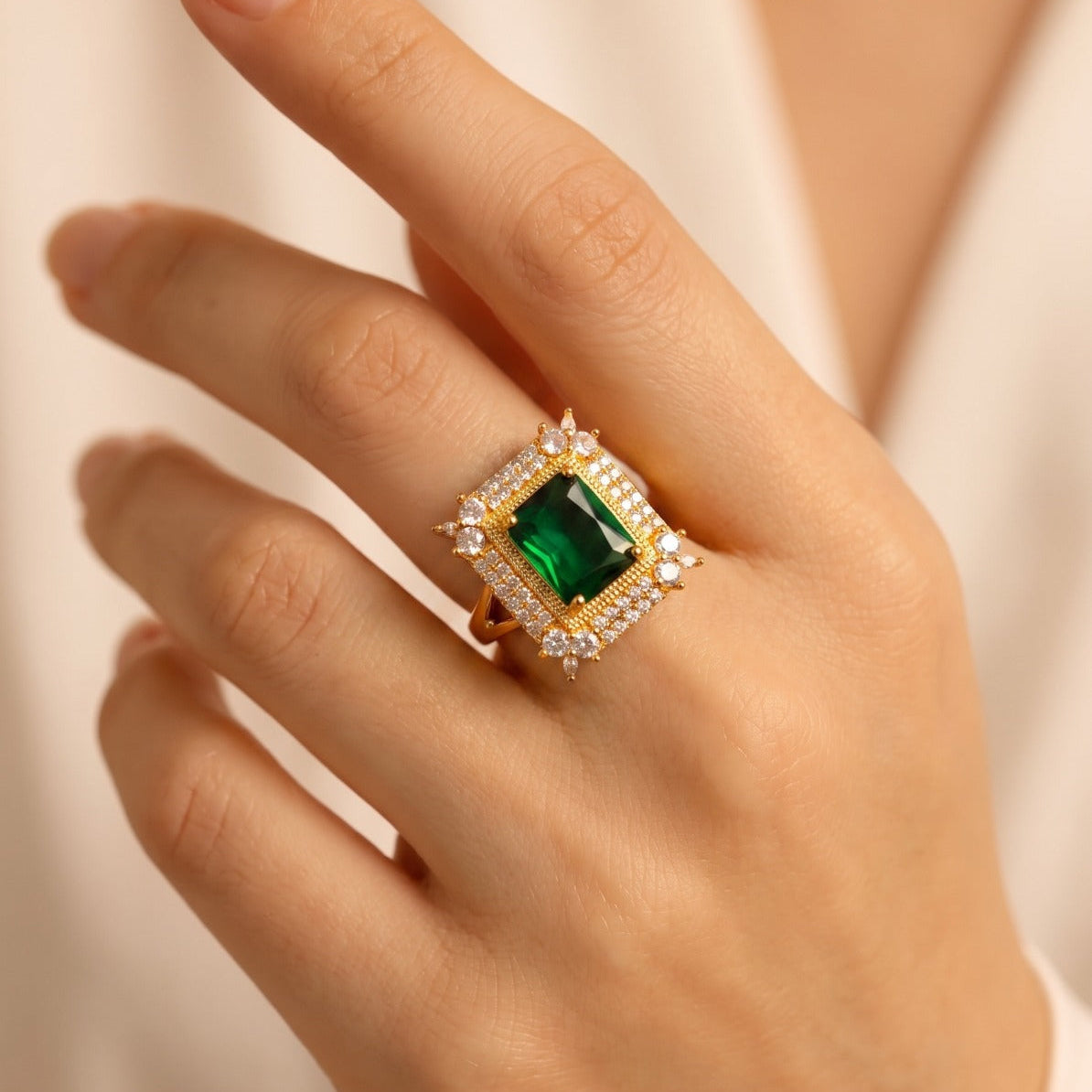 Luminous Unique Design Gold Plated Crystal Stones Ring For Girls/Women