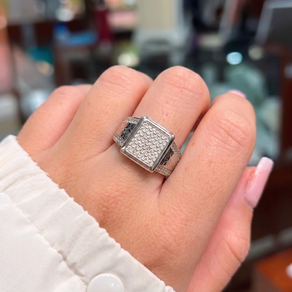Gorgeous Design Silver Plated Crystal Stones Ring For Girls/Women