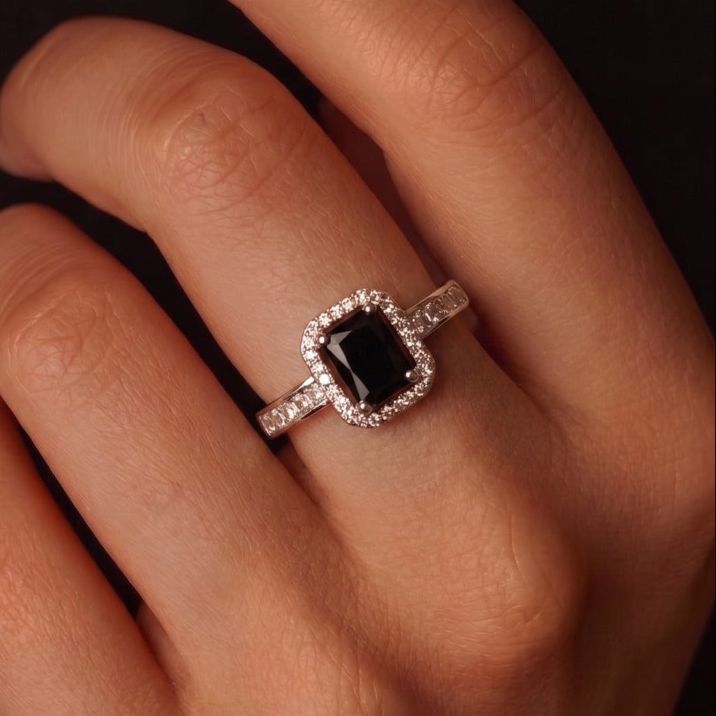 Fancy Beautiful Design Silver Plated Crystal Stones Ring For Girls/Women