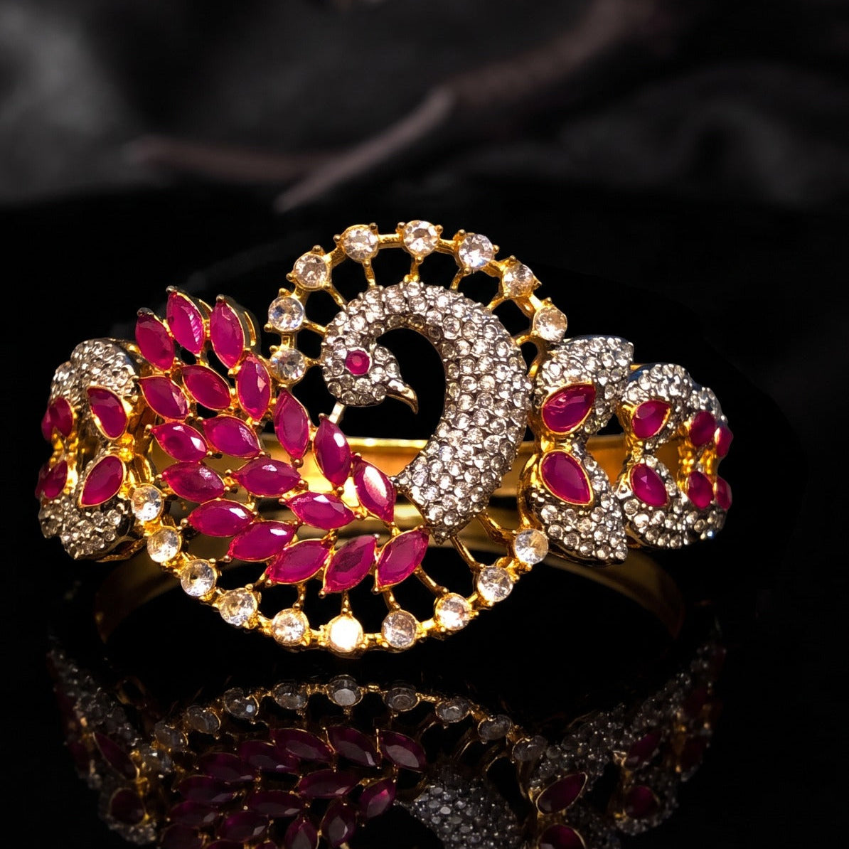 Glamorous Design Gold Plated Crystal Stones Bangle for Girls/Women