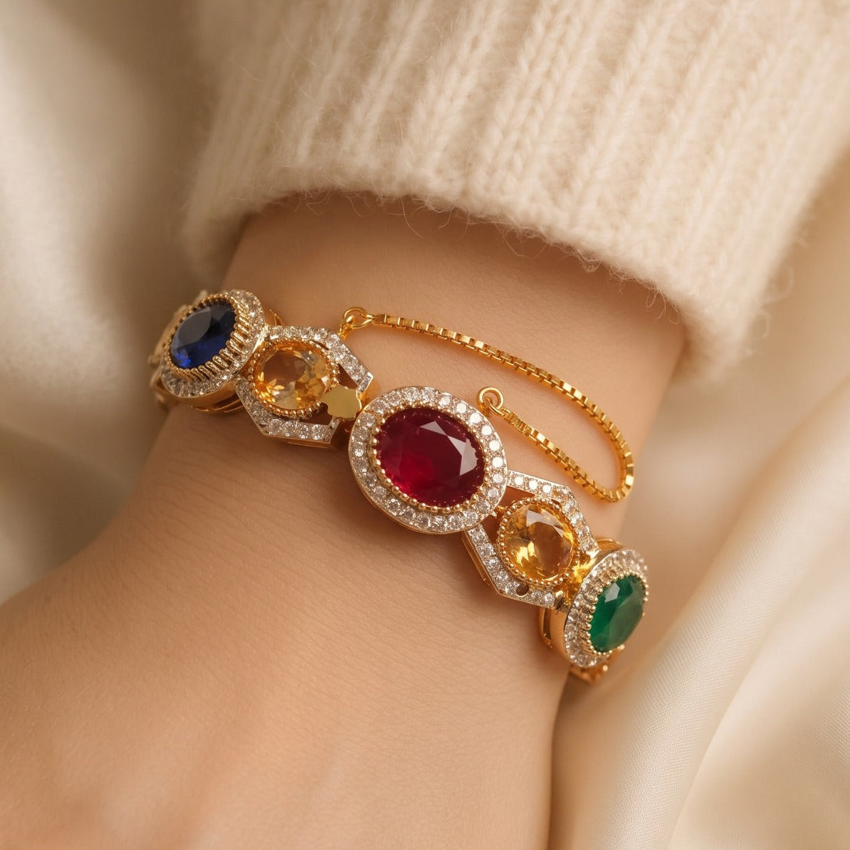 Luxury Design Gold Plated Crystal Stones Bangle for Girls/Women