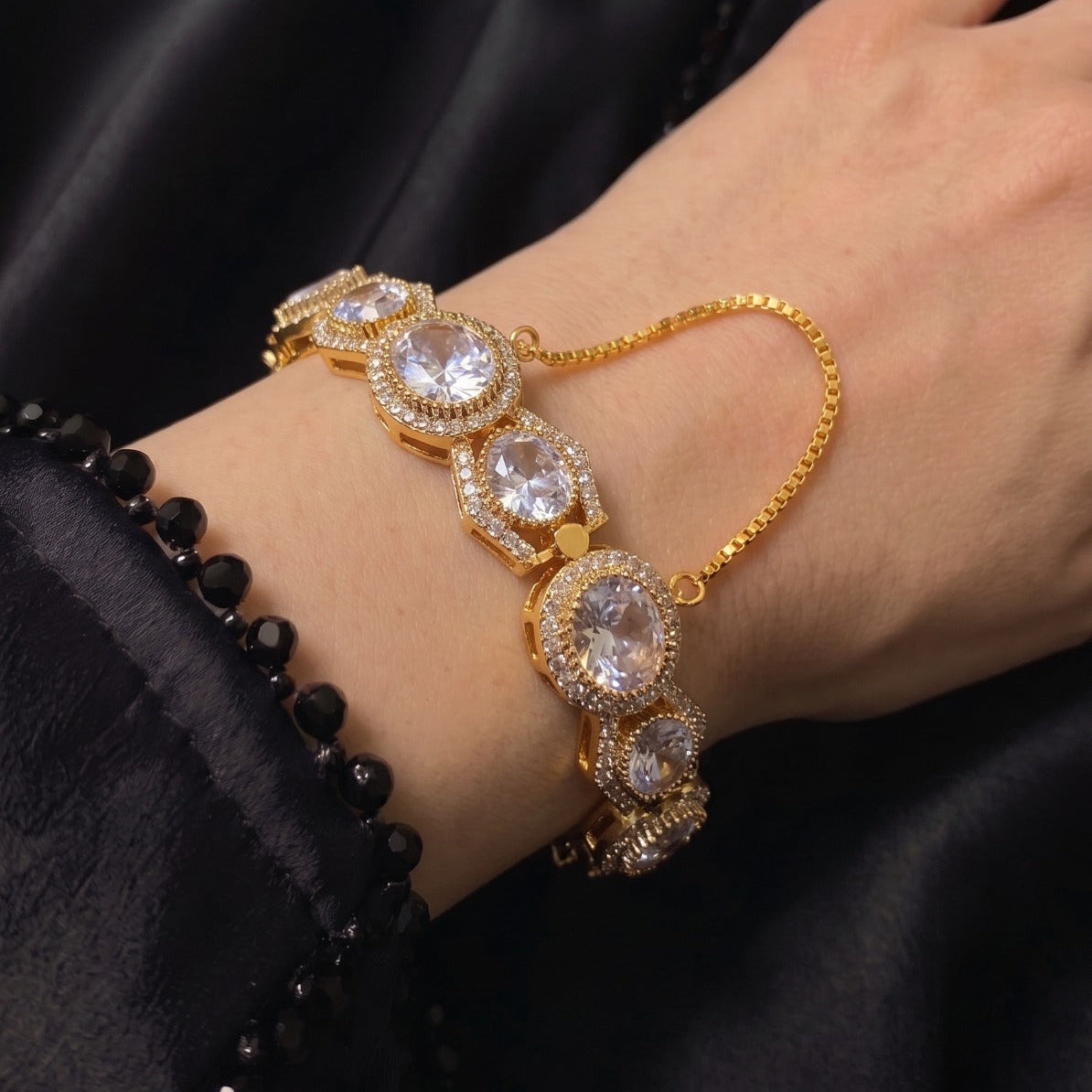 Luxury Design Gold Plated Crystal Stones Bangle for Girls/Women