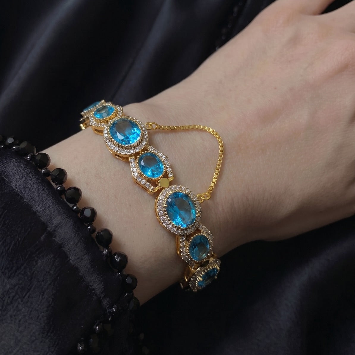 Luxury Design Gold Plated Crystal Stones Bangle for Girls/Women