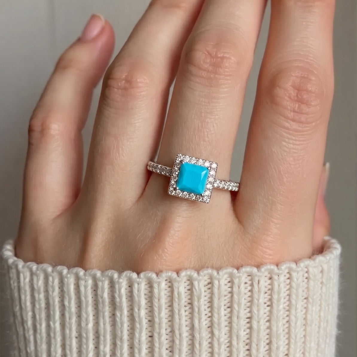 Stylish Design Silver Plated Crystal Stones Ring For Girls/Women