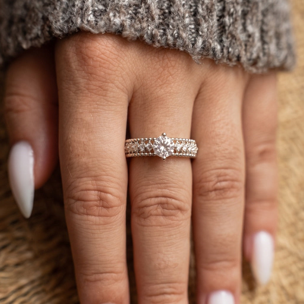 Gorgeous Design Silver Plated Crystal Stones Ring For Girls/Women