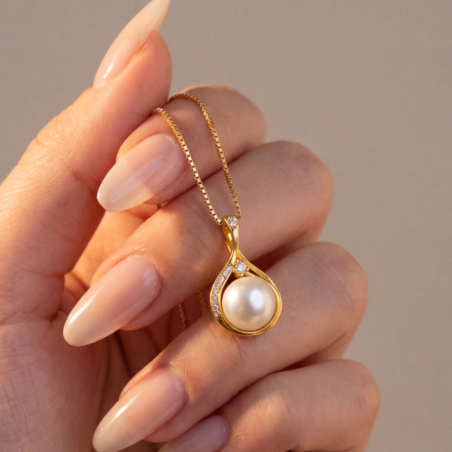 Gorgeous Unique Design Gold Plated Pearl Pendant for Girls/Women