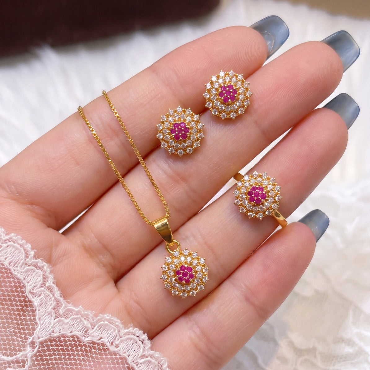 Fancy Design Gold Plated Crystal Stones Necklace Set for Girls/Women
