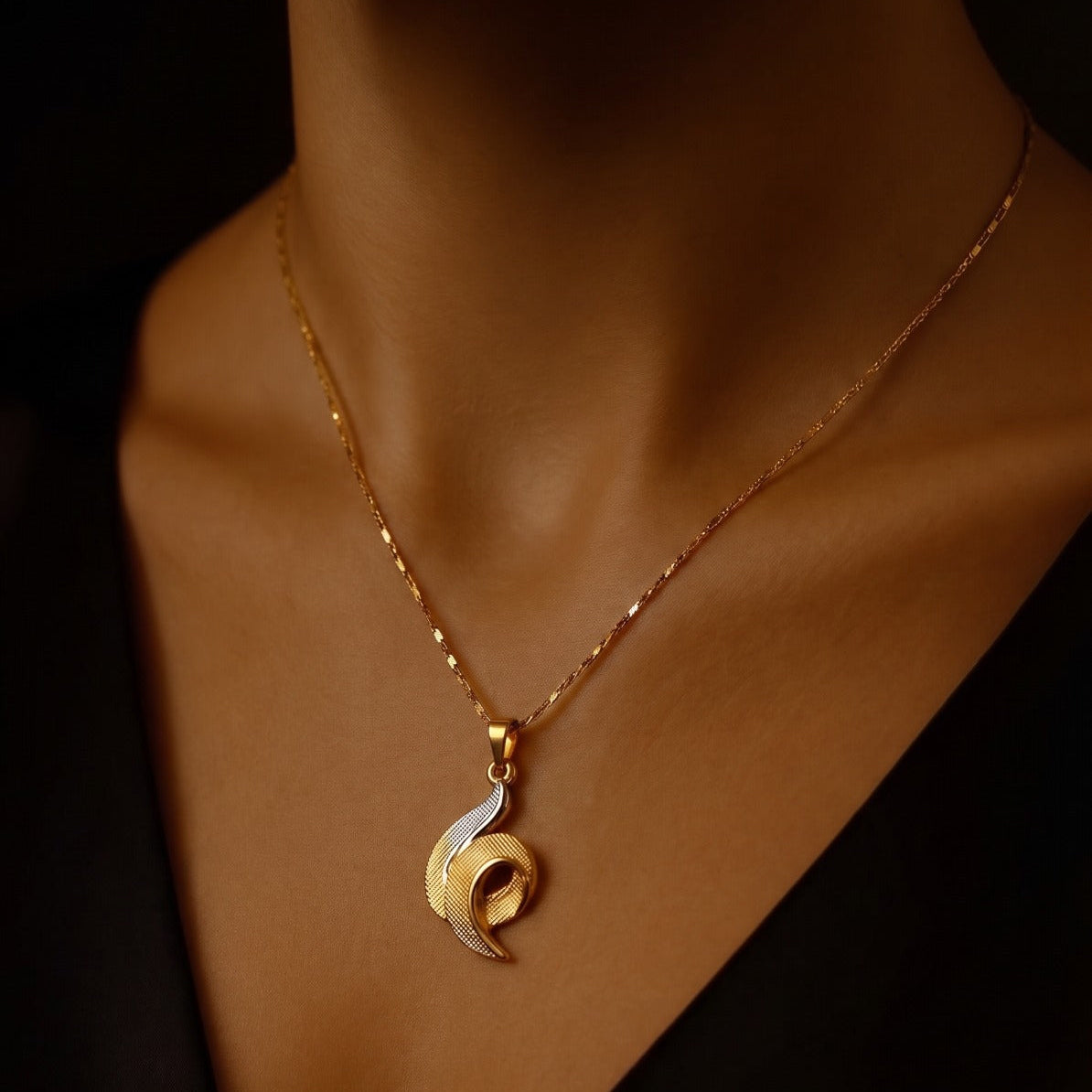Luxury Unique Design Gold Plated Pendant For Girls/Women