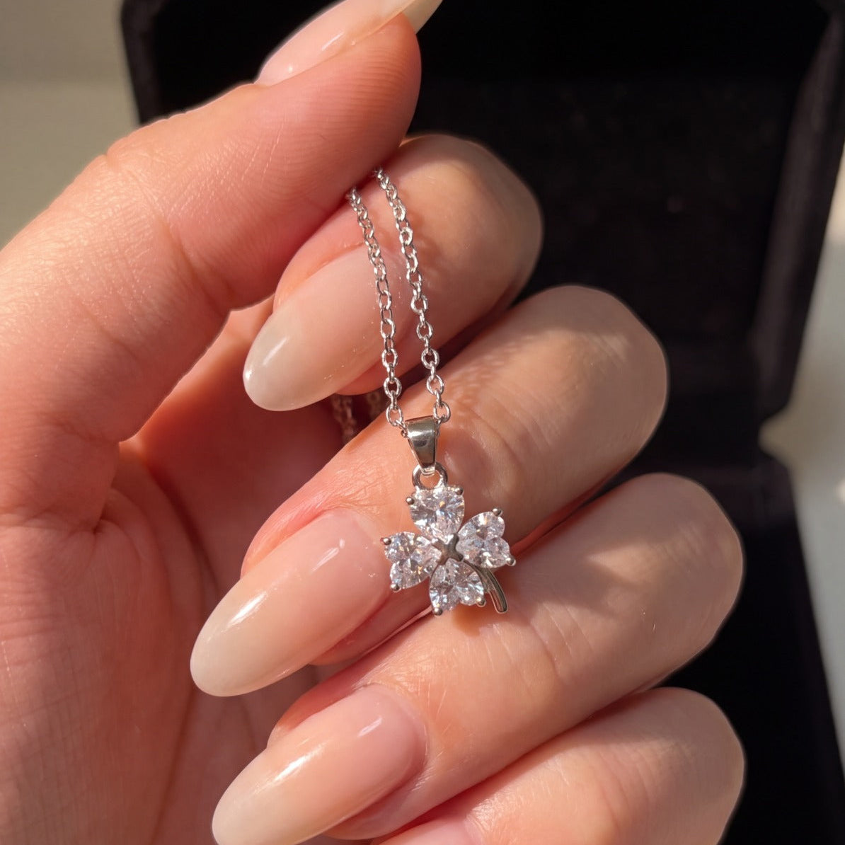 Fancy Design Silver Plated Crystal Stones Pendant for Girls/Women