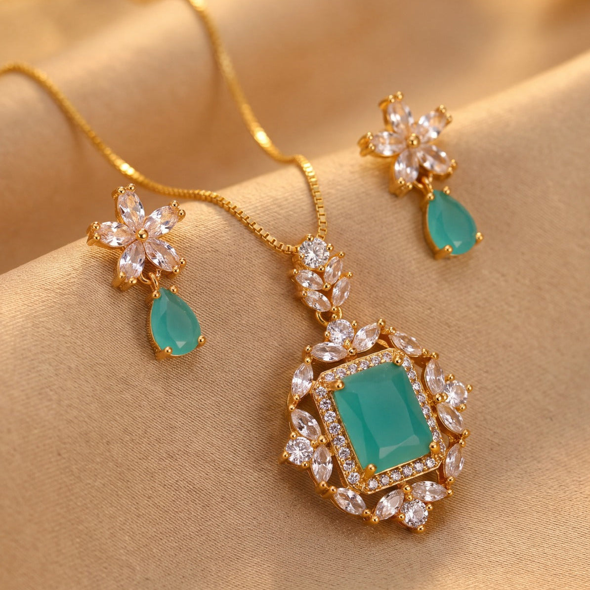 Gorgeous Design Gold Plated Crystal Stones Necklace Set for Girls/Women