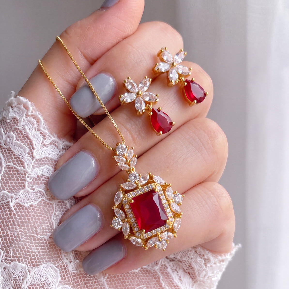 Gorgeous Design Gold Plated Crystal Stones Necklace Set for Girls/Women