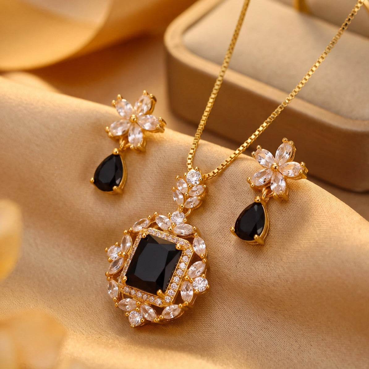 Gorgeous Design Gold Plated Crystal Stones Necklace Set for Girls/Women