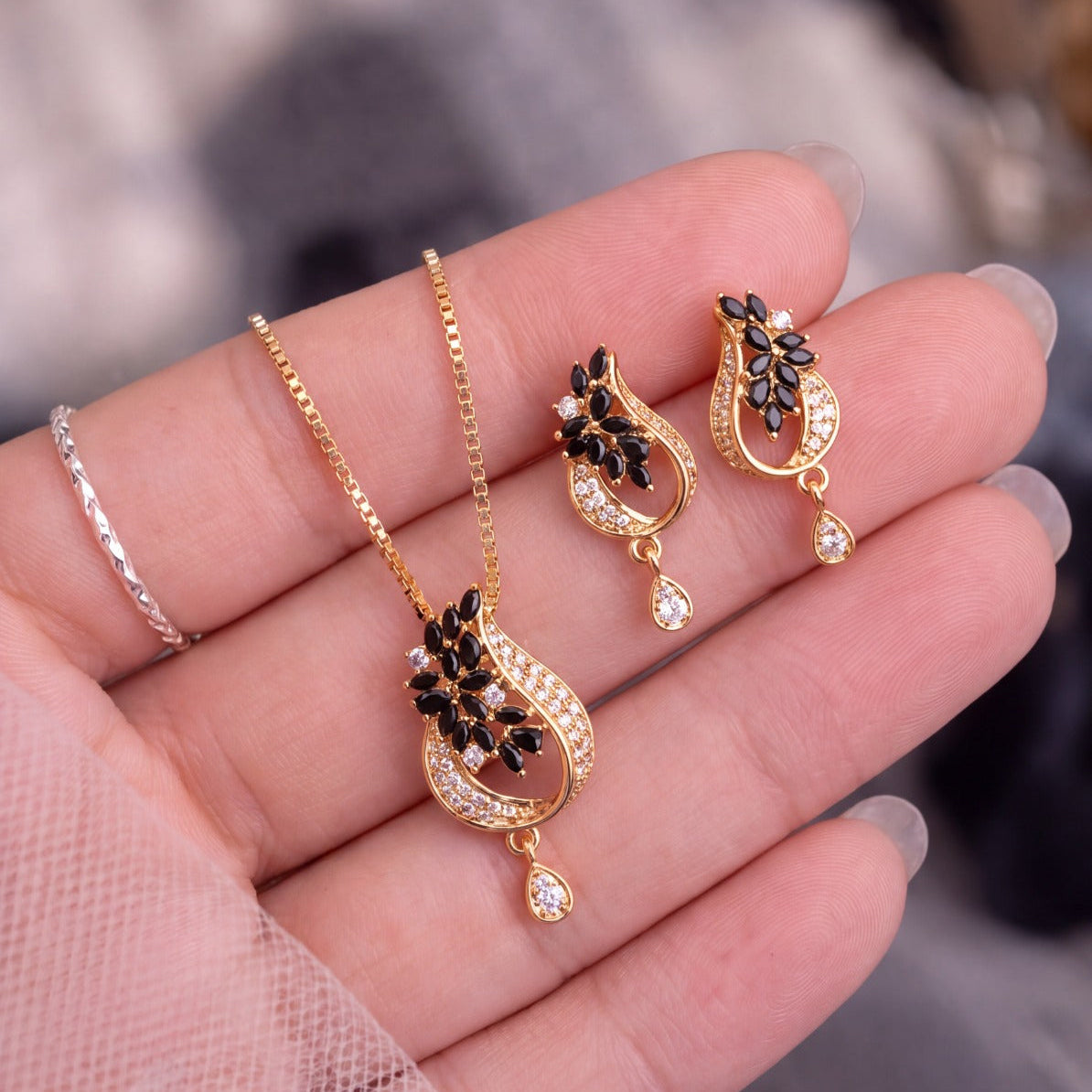 Sparkling Design Gold Plated Crystal Stones Necklace Set for Girls/Women