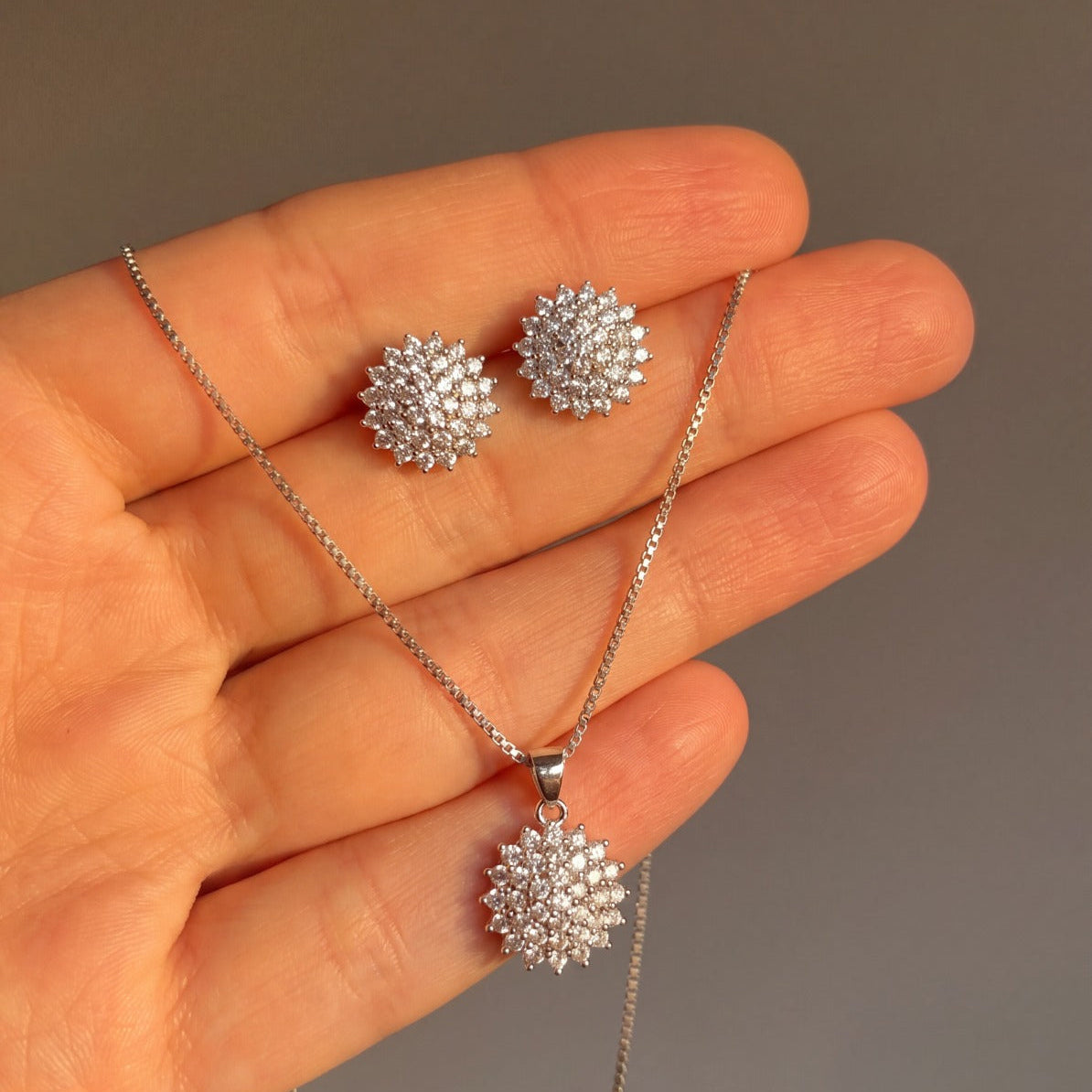 Elegant Design Silver Plated Crystal Stones Necklace Set for Girls/Women