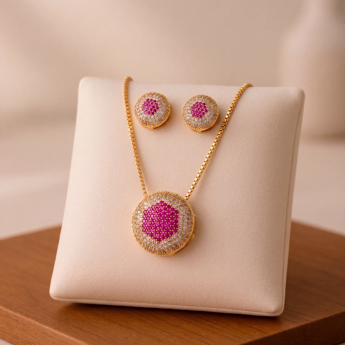 Beautiful Design Gold Plated Crystal Stones Necklace Set for Girls/Women