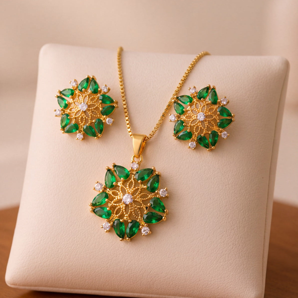 Luxury Design Gold Plated Crystal Stones Necklace Set for Girls/Women
