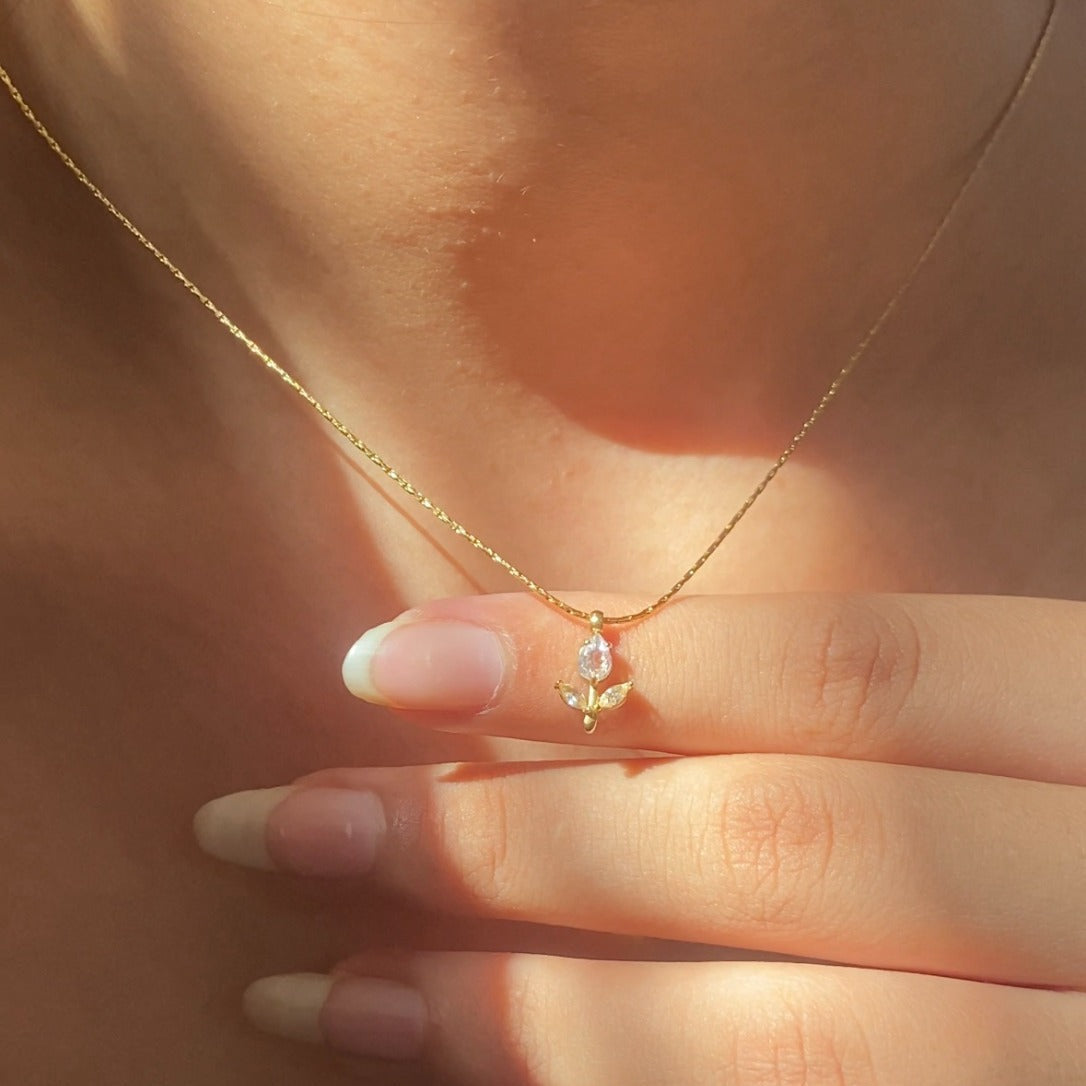Glamorous Design Gold Plated Crystal Stones Pendant for Girls/Women