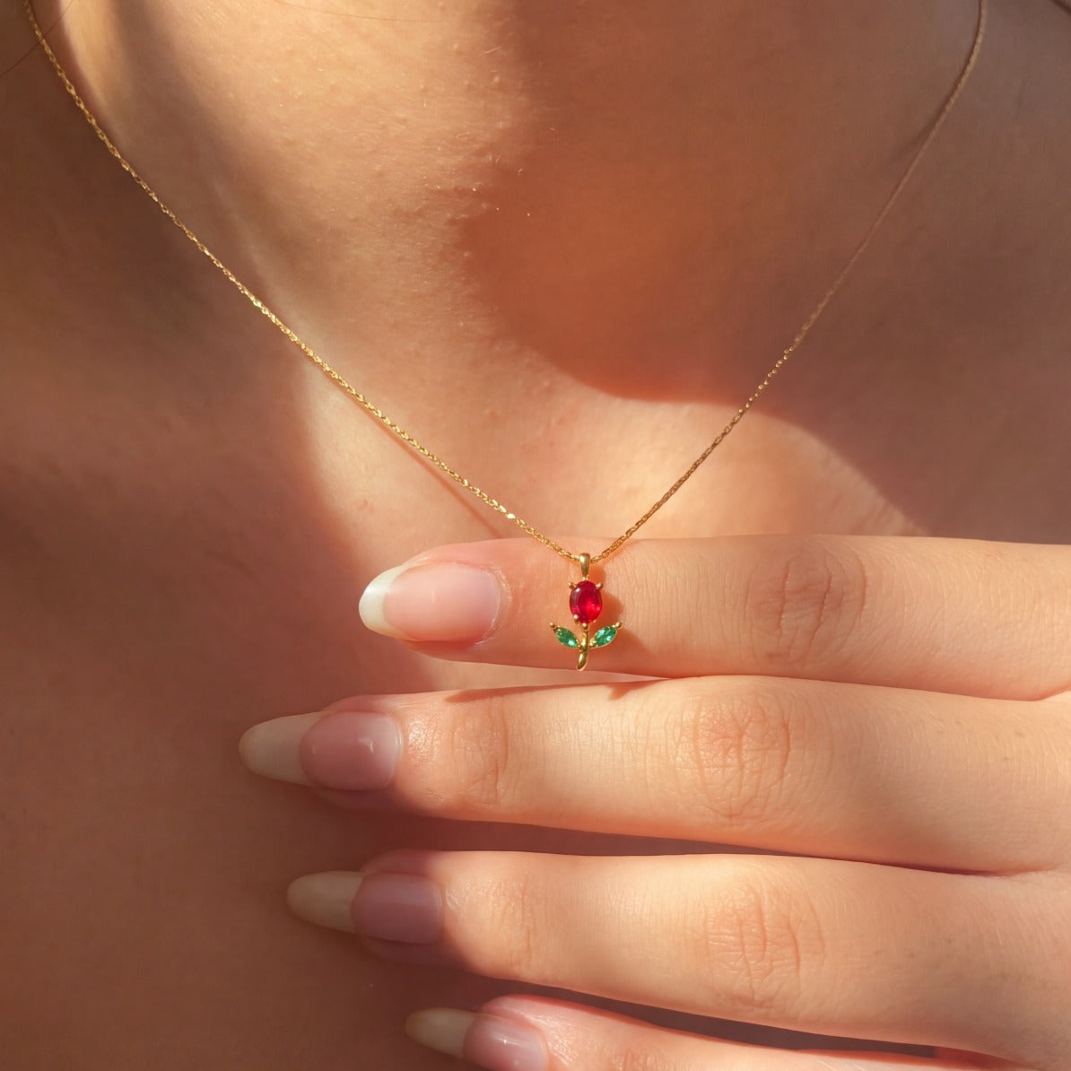 Glamorous Design Gold Plated Crystal Stones Pendant for Girls/Women