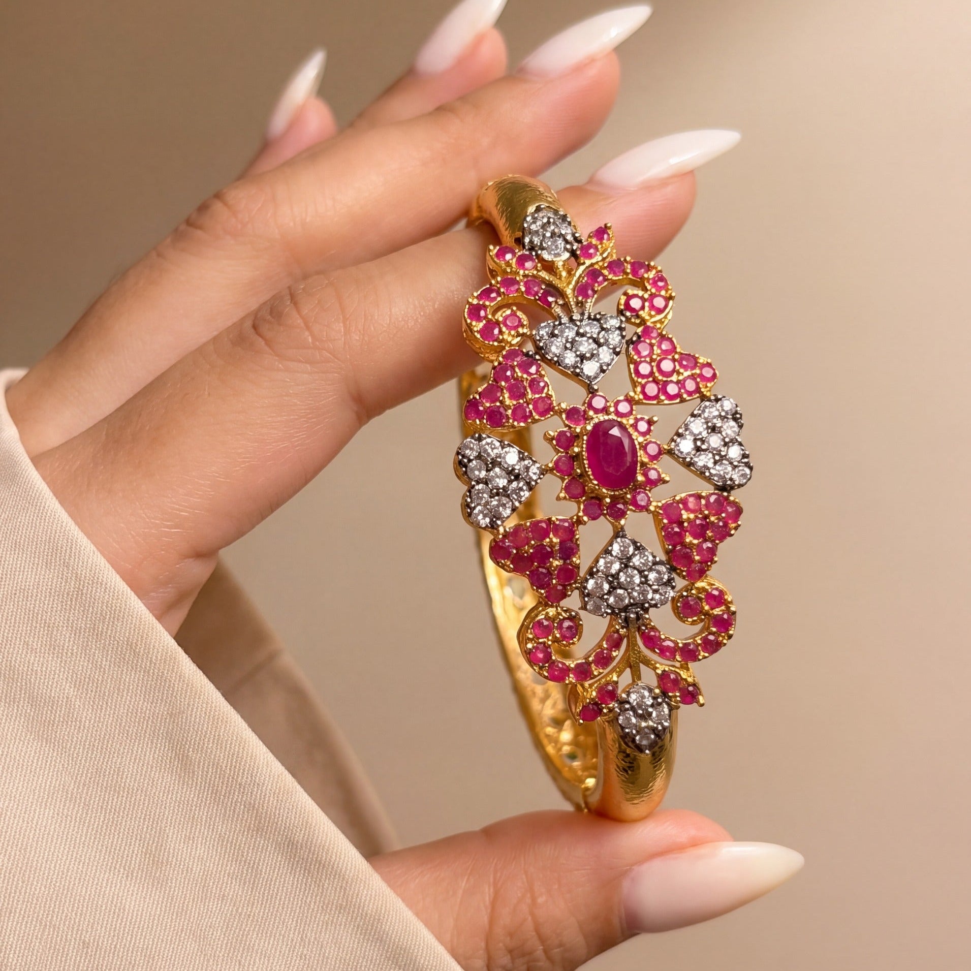 Charming Design Gold Plated Crystal Stones Bangle for Girls/Women