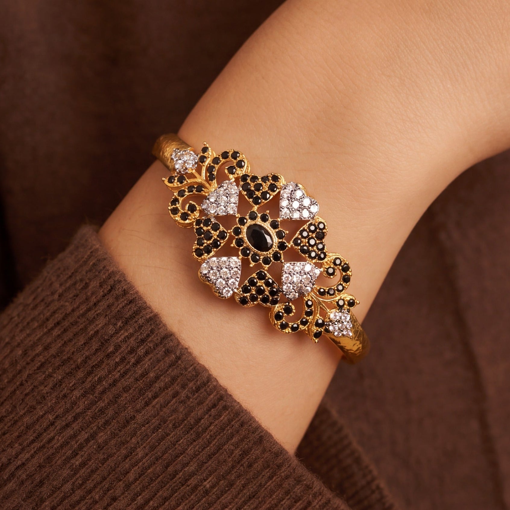 Charming Design Gold Plated Crystal Stones Bangle for Girls/Women
