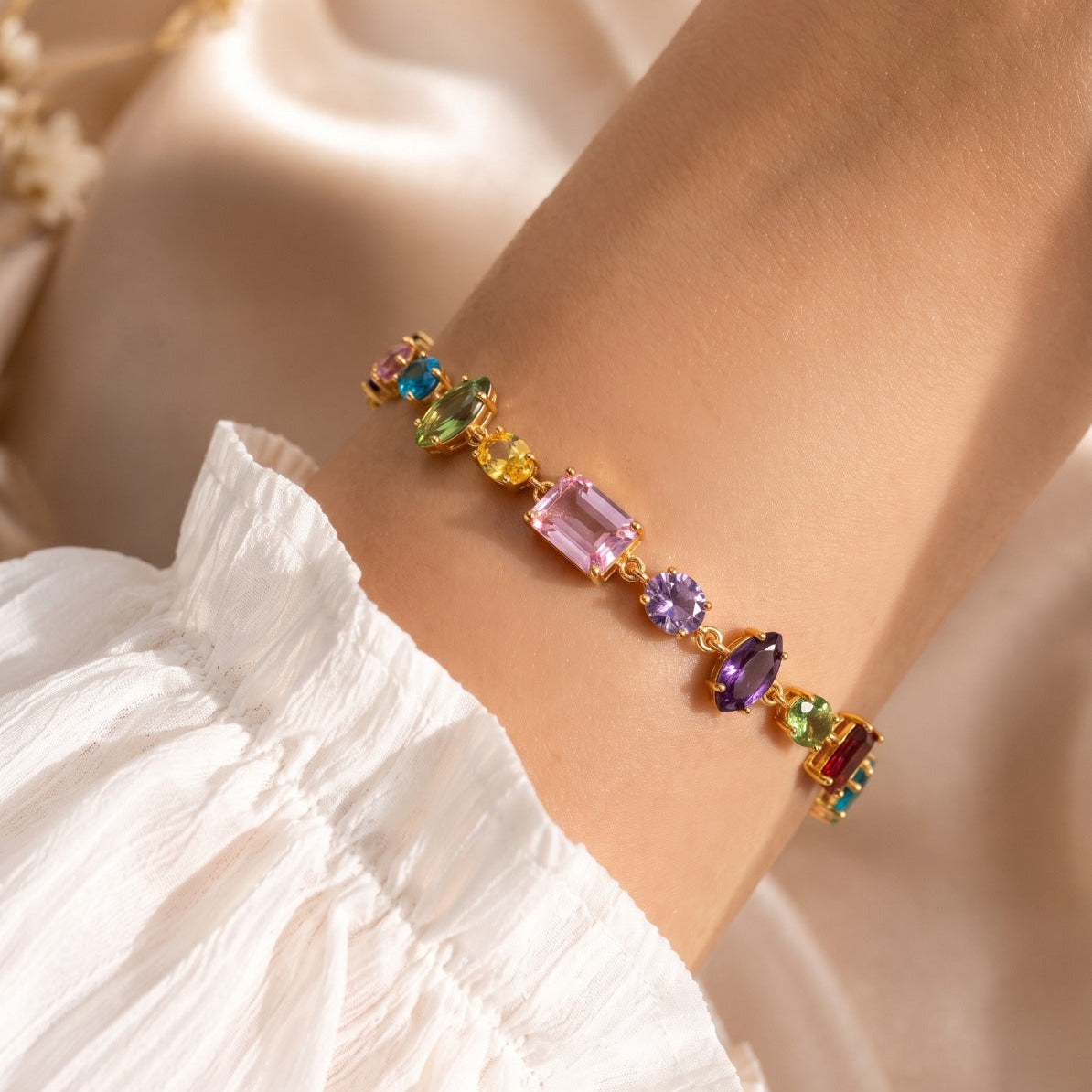 Fancy Unique Design Gold Plated Crystal Stones Bracelet For Girls/Women