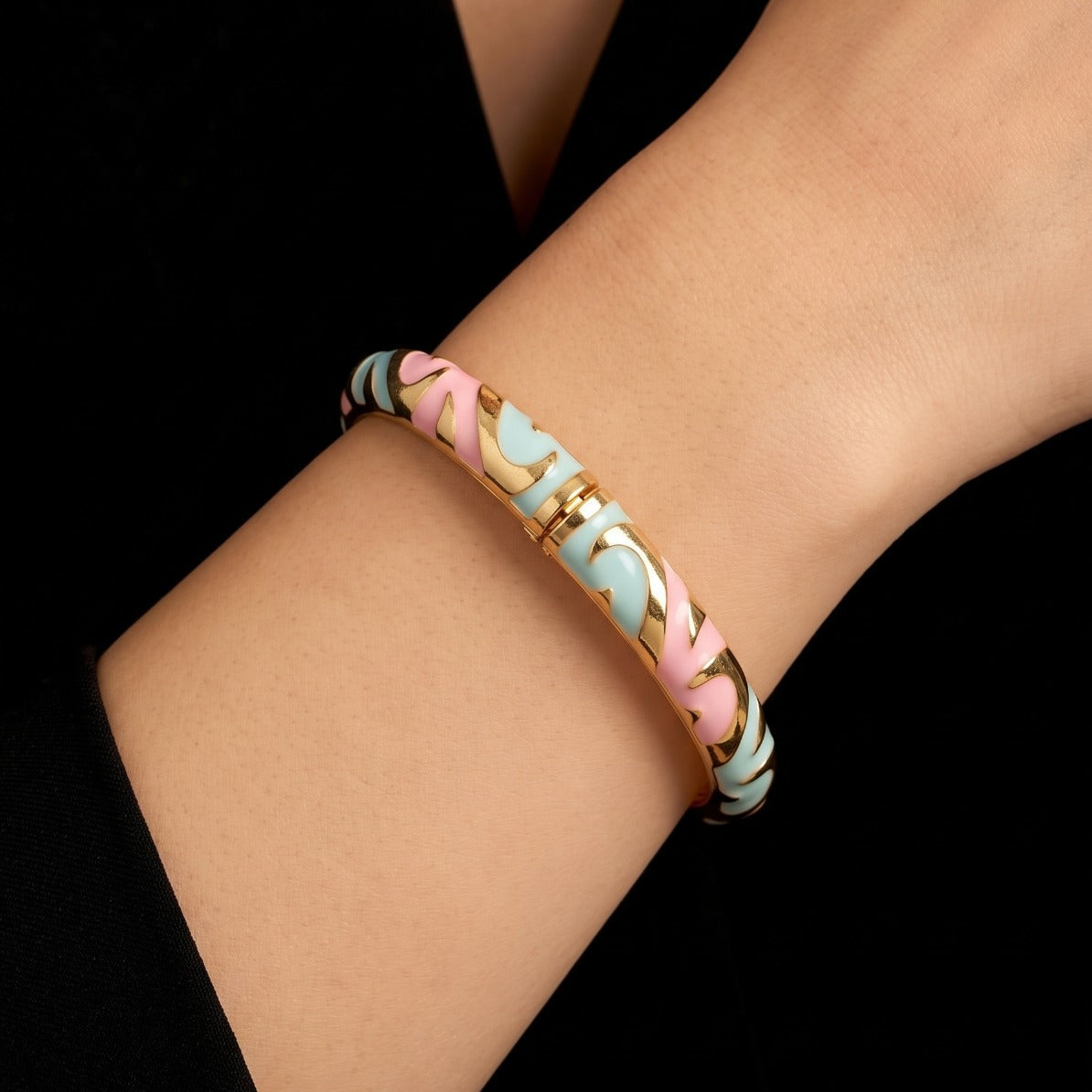 Sparkling Unique Design Gold Plated Bangle for Girls/Women