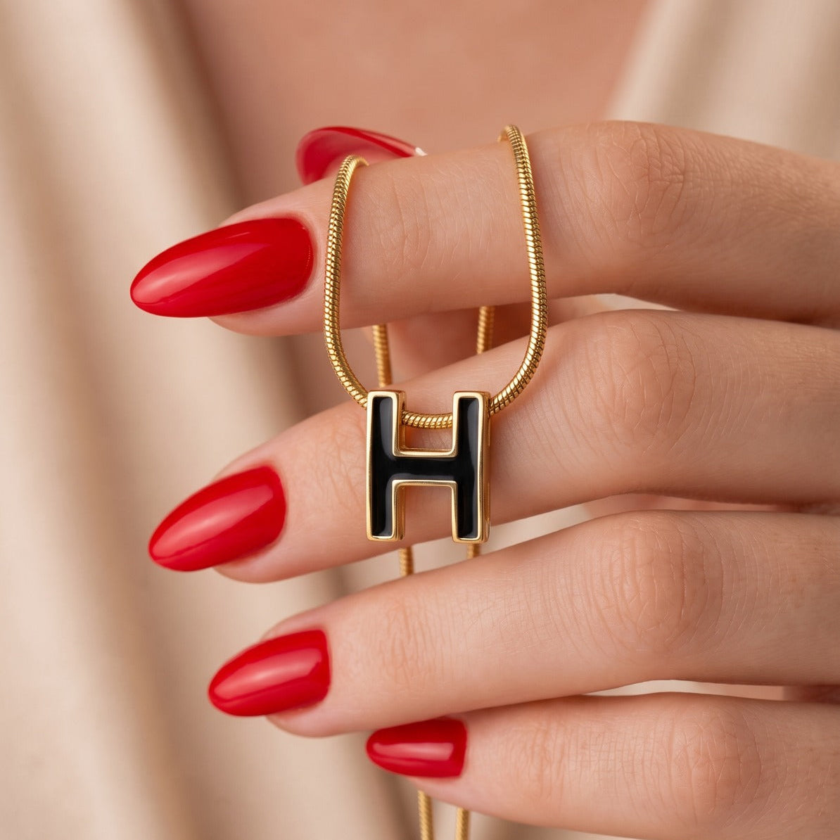 Beautiful Design Gold Plated Alphabet Pendant for Girls/Women