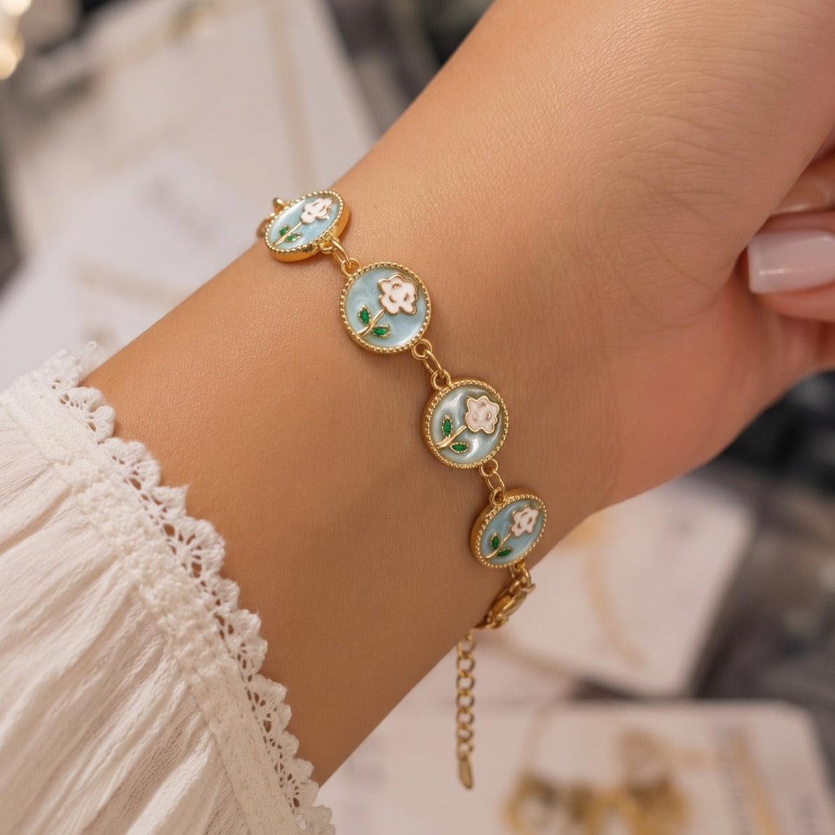 Luminous Flower Design Gold Plated Bracelet for Girls/Women