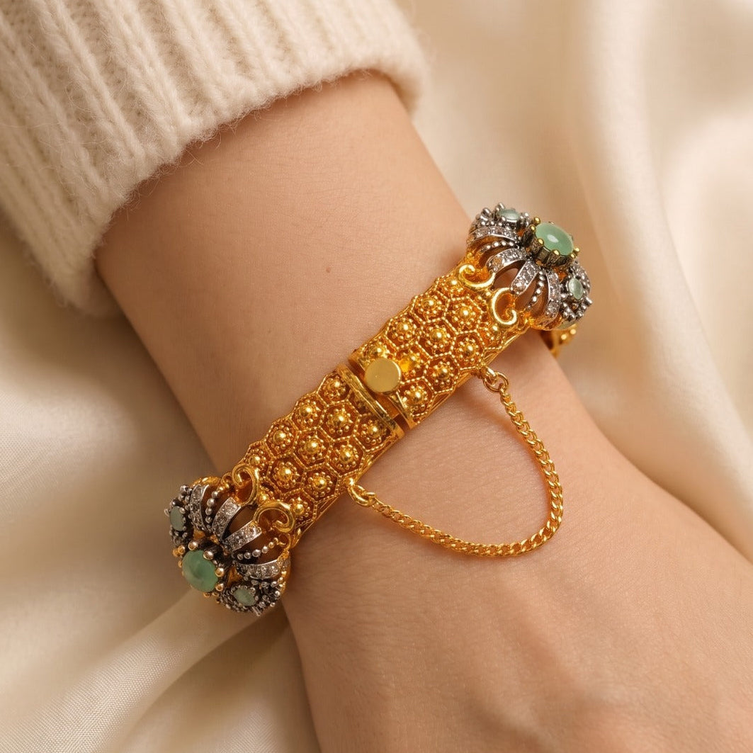 Beautiful Design Gold Plated Crystal Stones Bangle for Girls/Women