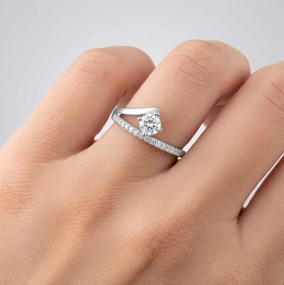 Sparkling  Unique Design Silver Plated Crystal Stones Ring For Girls/women