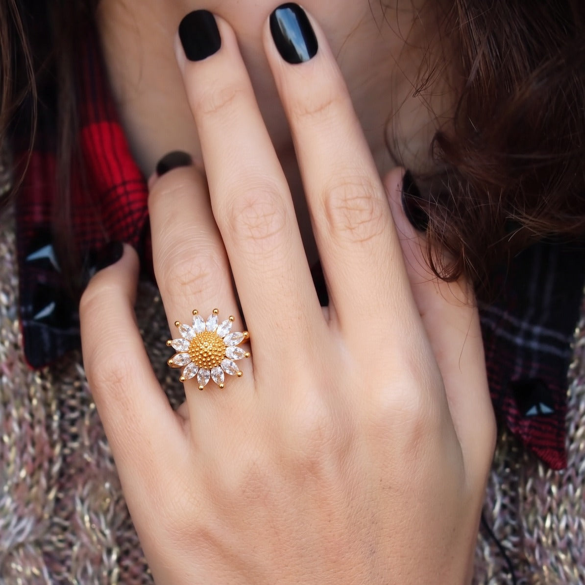 Glamorous Unique Design Gold Plated Crystal Stones Ring For Girls/women