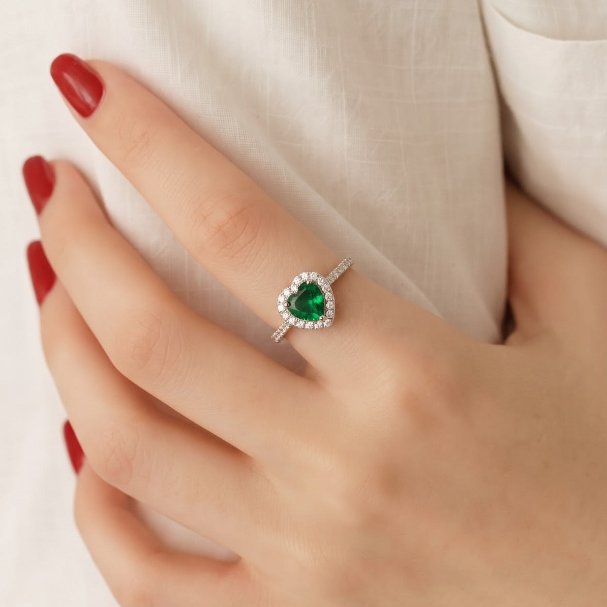 Gorgeous Heart Design Silver Plated Crystal Stones Ring For Girls/women